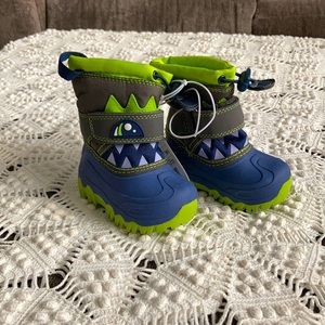 Cat & Jack Thermolite Winter Snow Boots Size 4 New